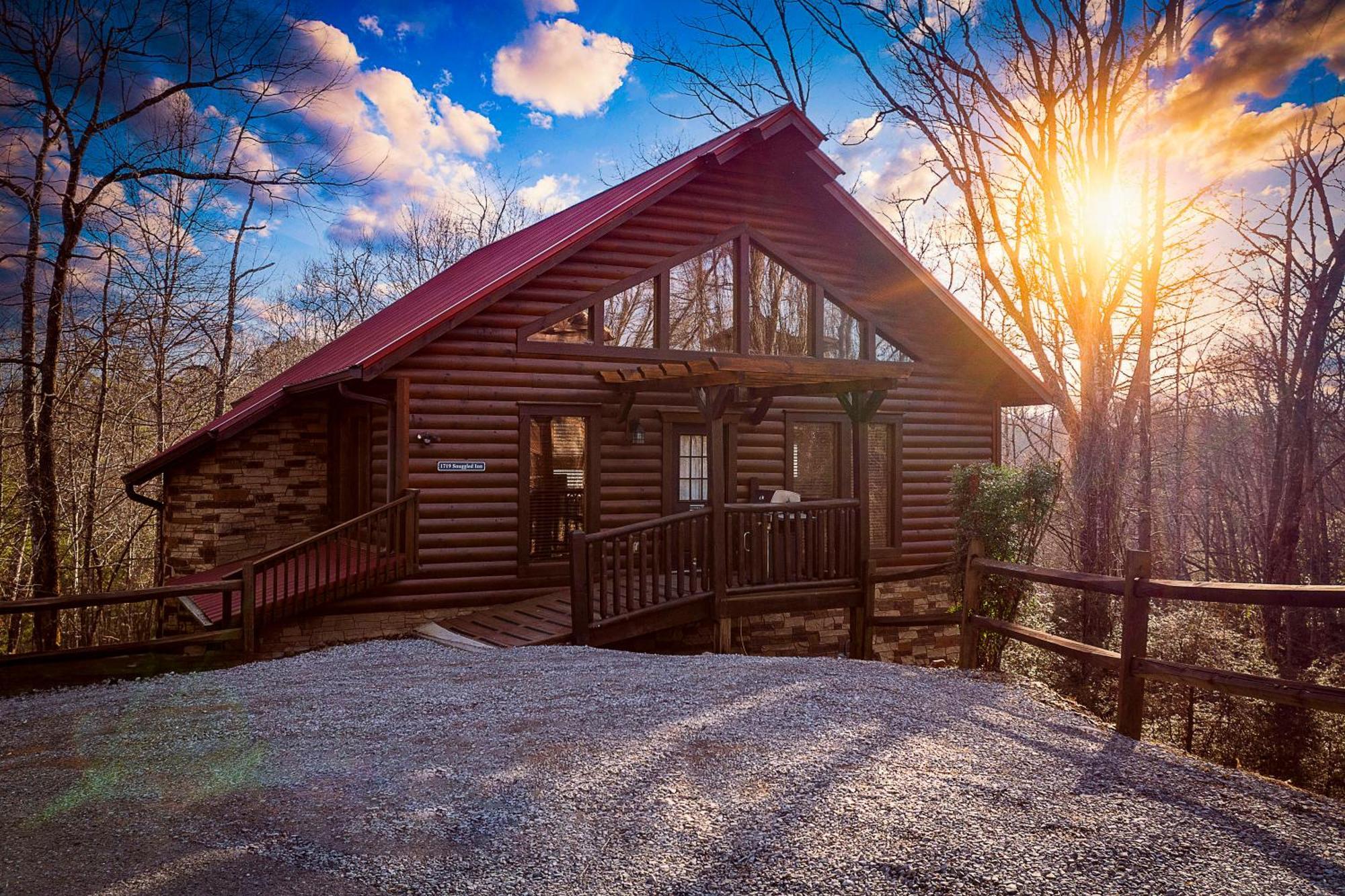 Snuggled Inn Holiday Home Гатлинбург Экстерьер фото