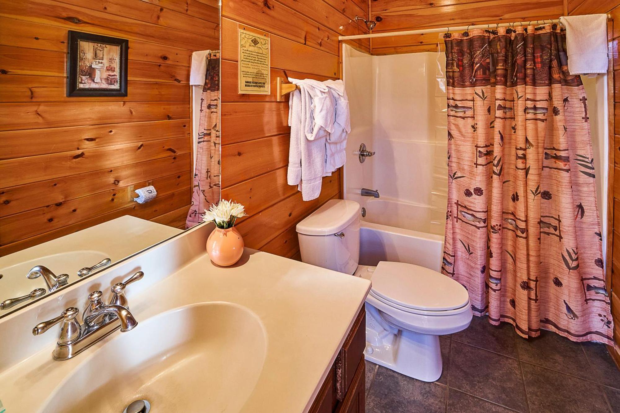 Snuggled Inn Holiday Home Гатлинбург Экстерьер фото