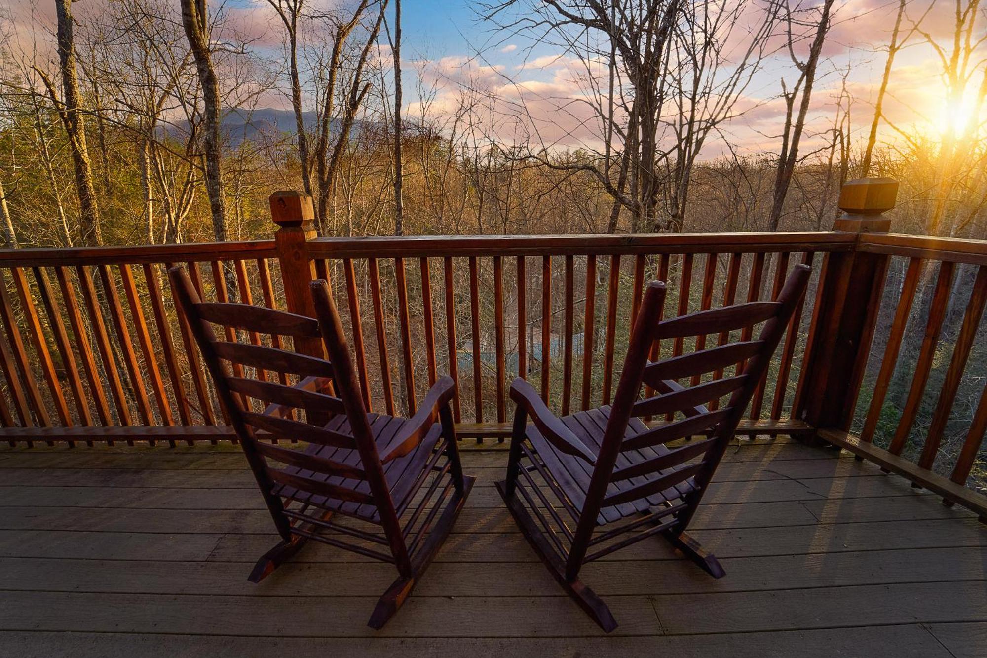 Snuggled Inn Holiday Home Гатлинбург Экстерьер фото